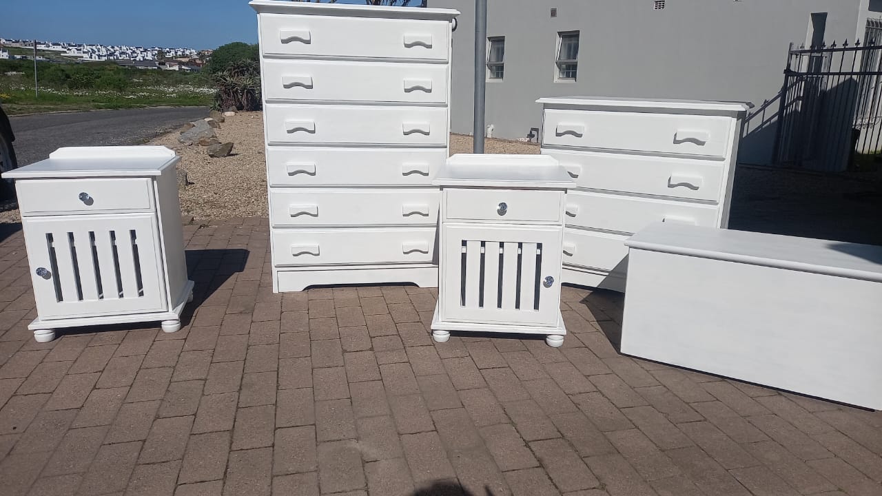 Complete suite outdoors showing all refinished pieces